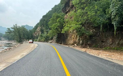 懷柔區(qū)水毀公路重建取得階段性進展 路面鋪筑完成加速災(zāi)后恢復(fù)進程